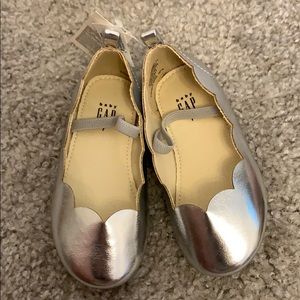 Gap Scalloped Silver Ballet Flats Sz 7